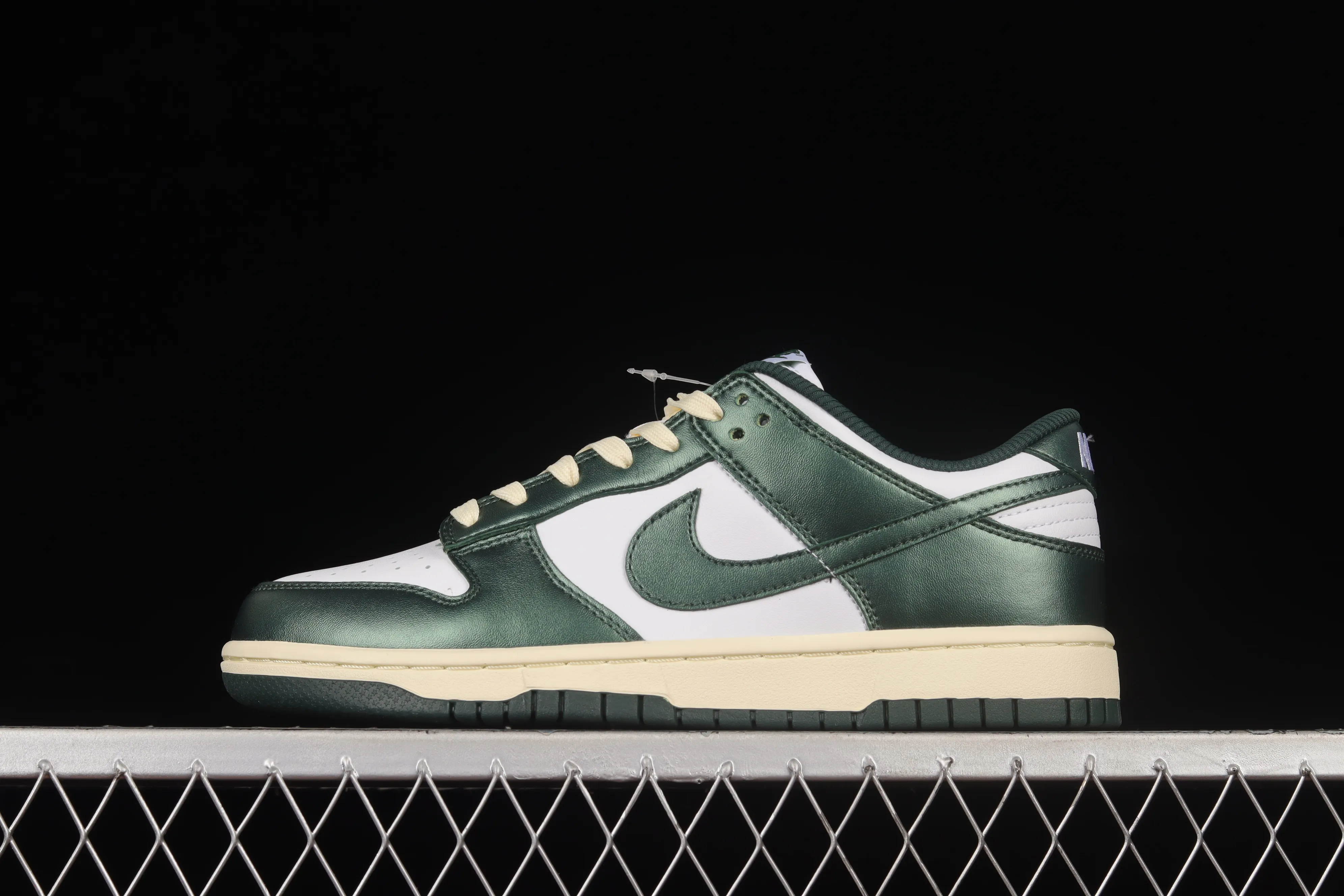All categories Nk SB Dunk series Nk SB Dunk Low low-top sneakers Nk SB Dunk Low "Vintage Green" navy green old SB smashed backboard fashion casual sneakers DQ8580-100